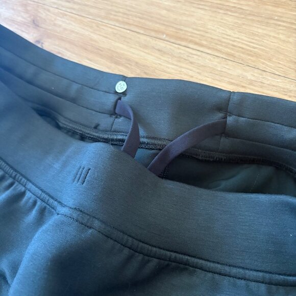 Lululemon Athletic Smooth Spacer Short 7” Blackened Pine NWT Men’s Size L - Picture 5 of 6